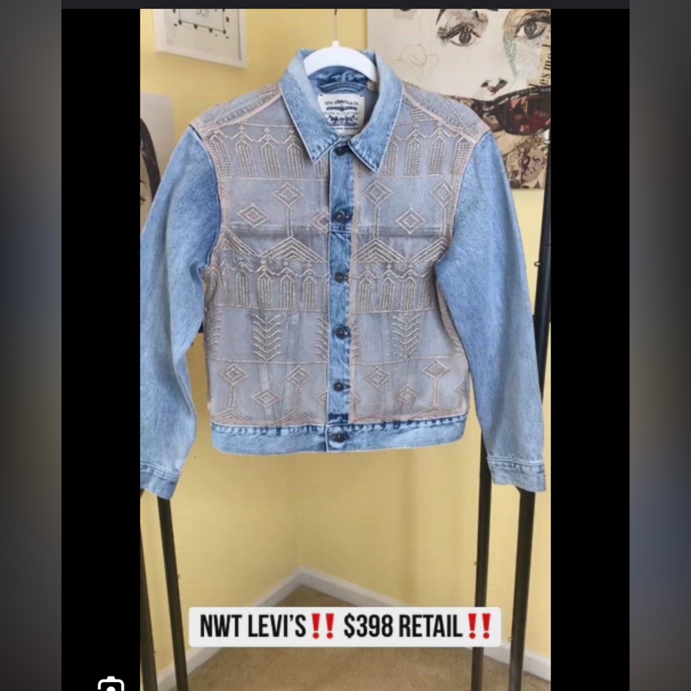 Levi's Blue and Cream Jean Jacket Classic Trucker Style